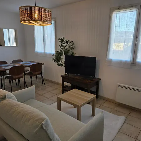Apartment Louane 83 *