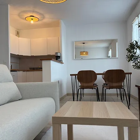 Apartment Louane 83 *