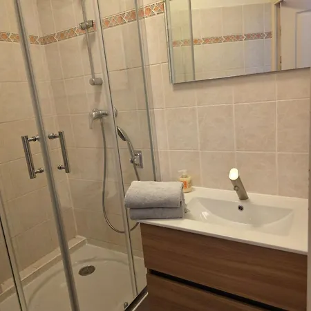 Apartment Louane 83 *